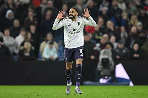 المباراة الثالثة تواليا.. كونيا يساهم في أهداف مانشستر يونايتد بالدوري الإنجليزي